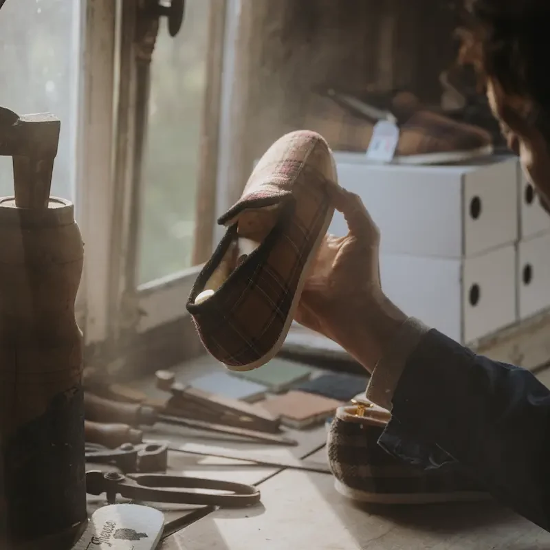 Pantoufles et chaussons écossais de la collection   Georges et Thérèse 1931.