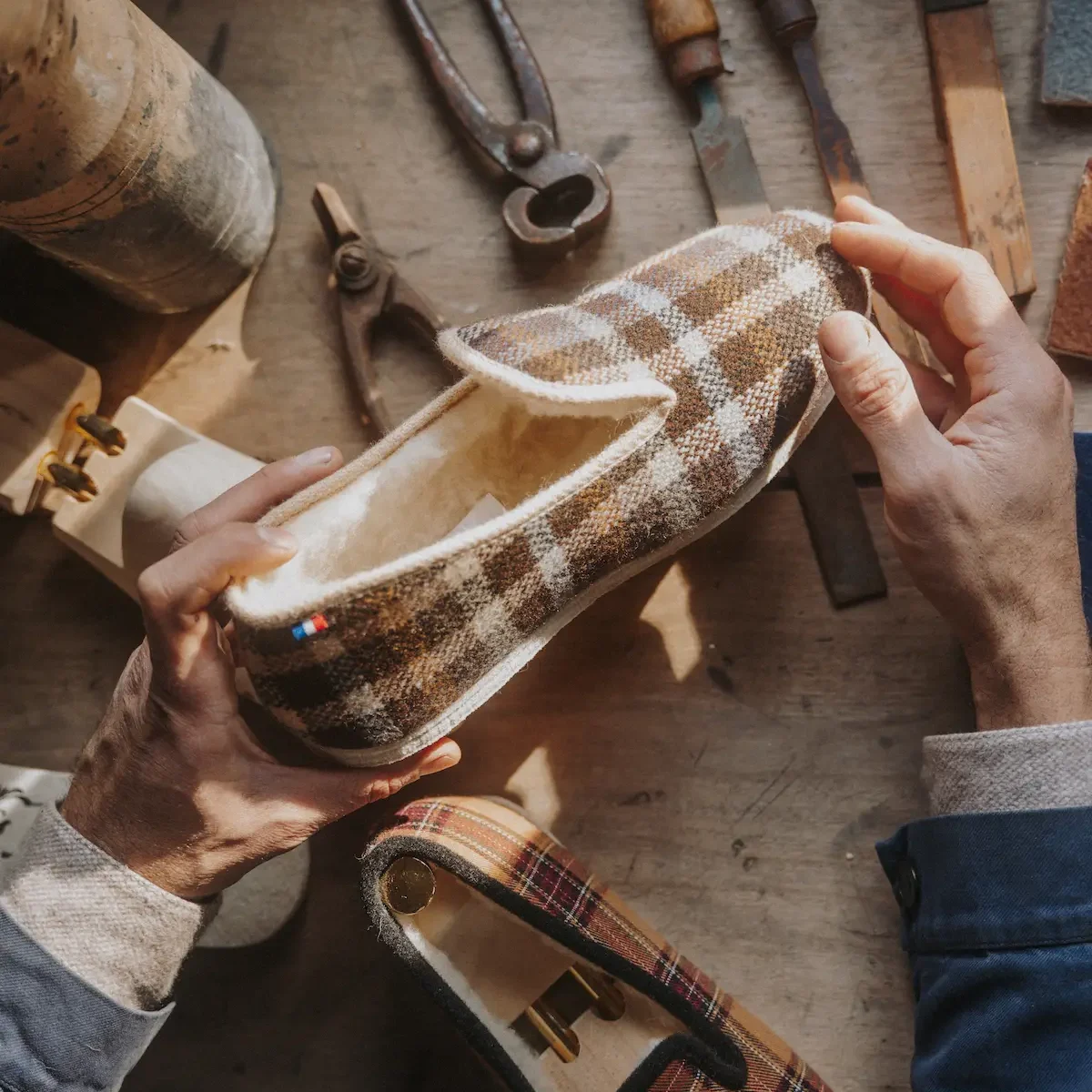 Chausson écossais beige doublure pure laine vierge de la gamme Georges et Thérèse 1931.