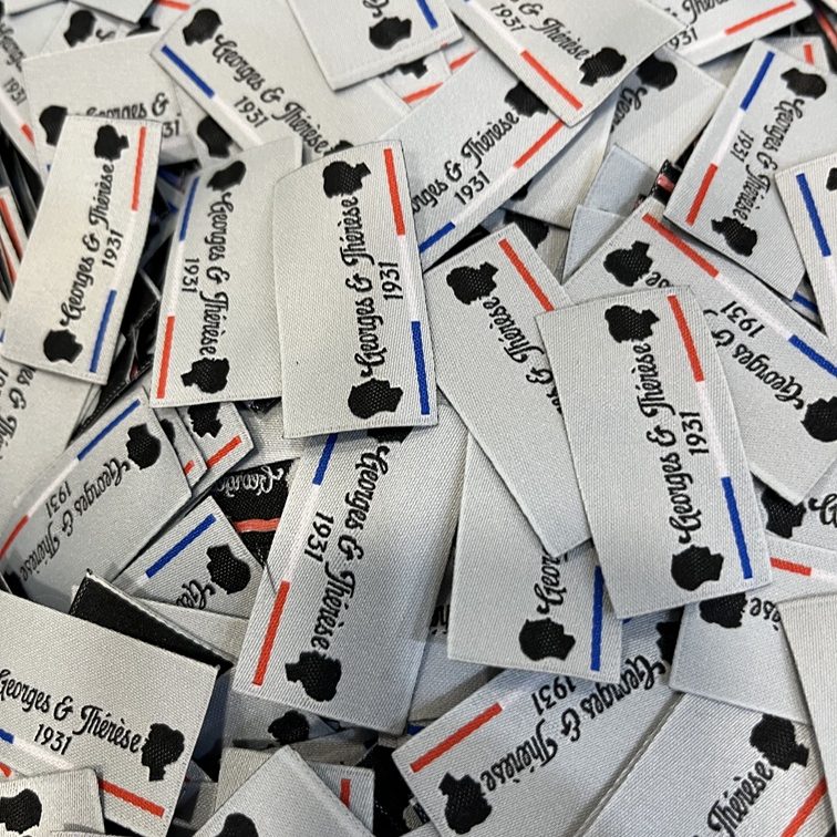 Chaussons Georges et Thérèse 1931 Étiquettes Georges et Thérèse avec un logo bandes tricolores bleu, blanc, rouge.