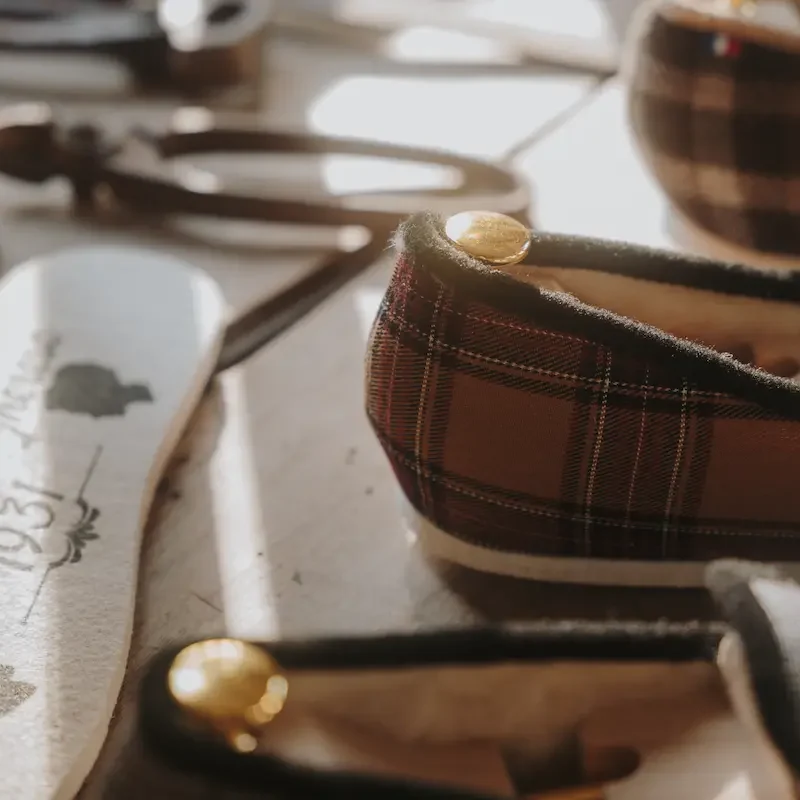 Georges et Thérèse 1931 créateurs de chaussons et pantoufles de fabrication française .